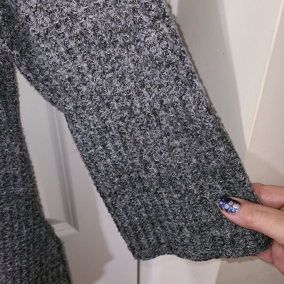 No Boundaries Cowl neck keyhole back tunic - Picture 3 of 9